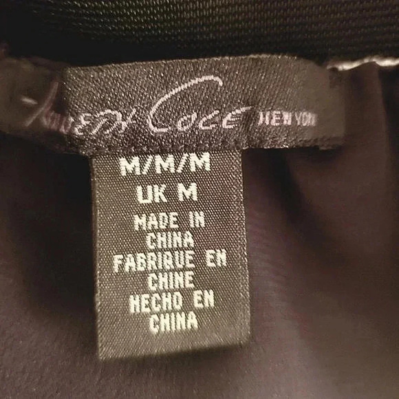 Kenneth Cole Reaction black & white horizontal striped mini skirt Size Medium - Picture 3 of 5